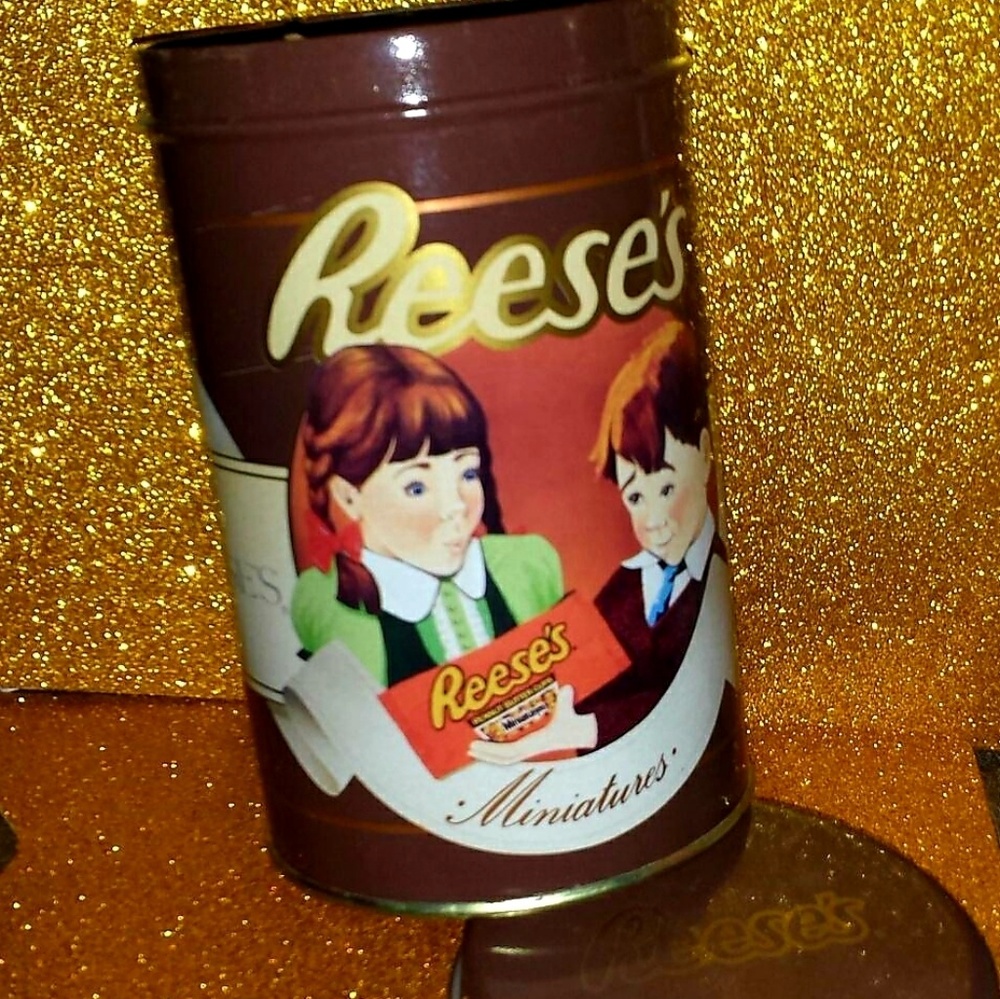 Reese's Hershey can